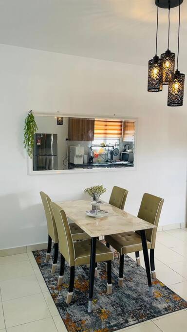 Klia Homestay Apartment - 2 Room Сепанг Екстериор снимка