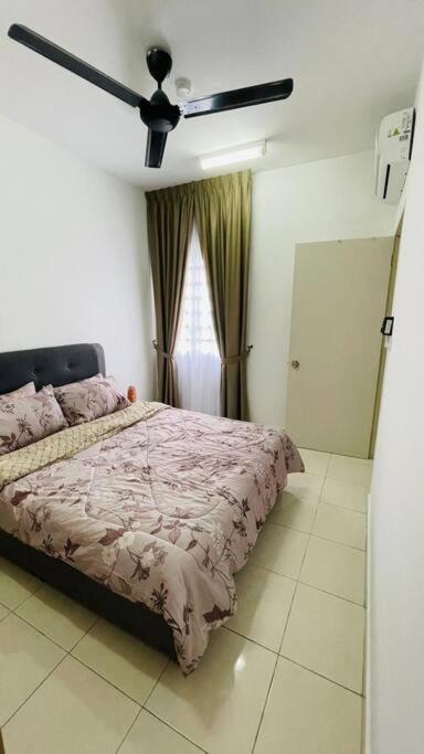 Klia Homestay Apartment - 2 Room Сепанг Екстериор снимка