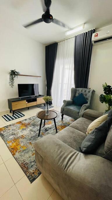 Klia Homestay Apartment - 2 Room Сепанг Екстериор снимка
